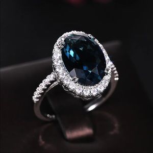 New Women’s 925 Silver Beautiful Big Oval Sapphire Ring